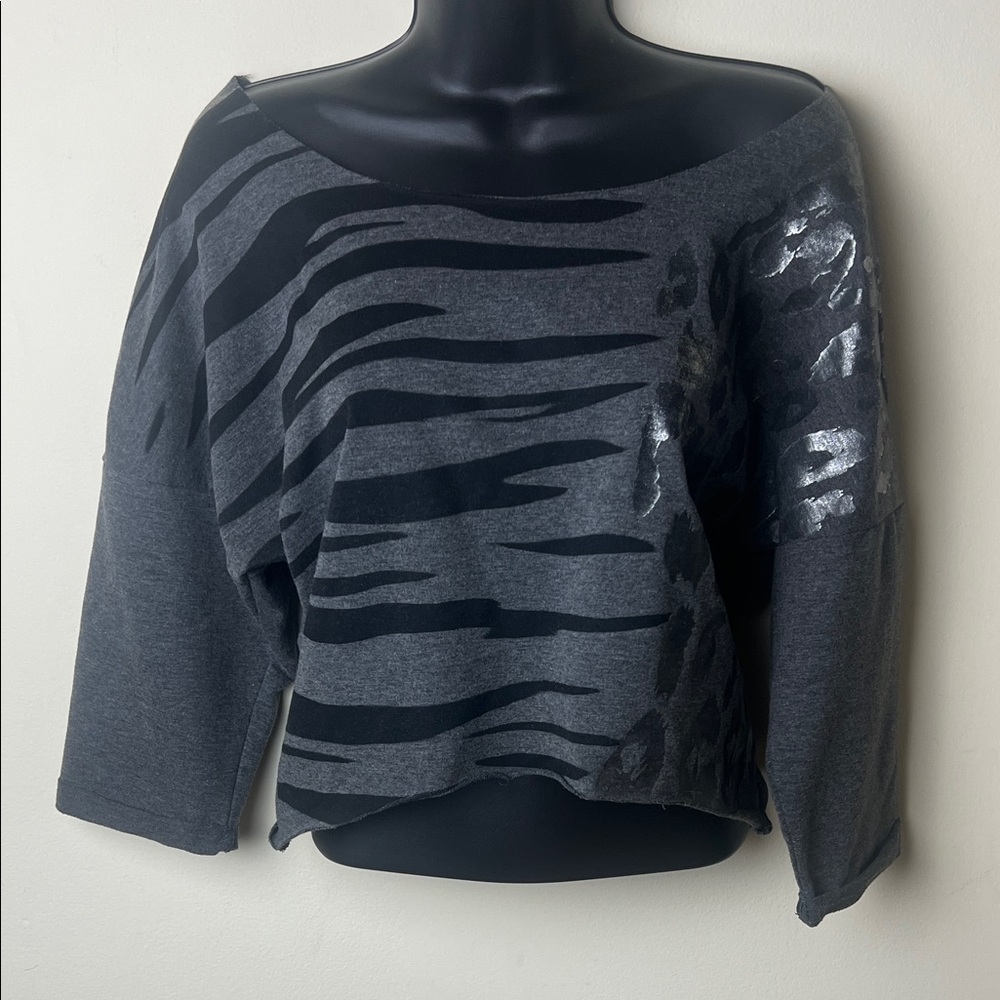 Love To Love Gray Animal Print Metallic Off Shoulder Cropped Sz S